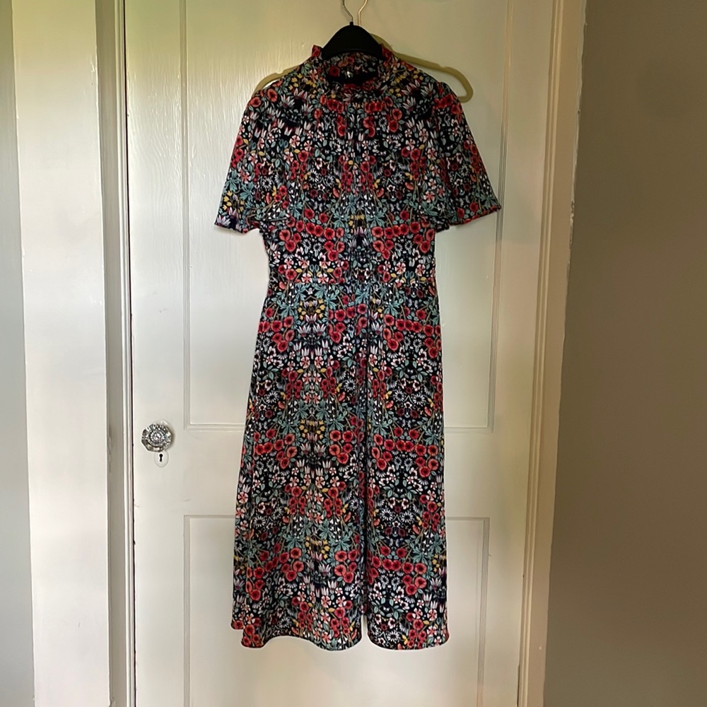 SOLD Gorgeous floral dress with butterfly sleeves, hidden back zipper, size 6